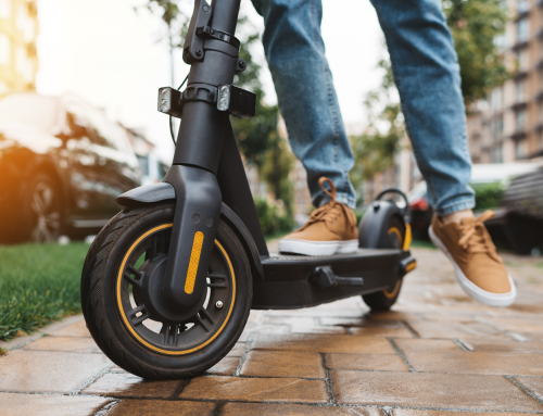 Monopattini elettrici: slitta l’obbligo di assicurazione, resta la targa a maggio